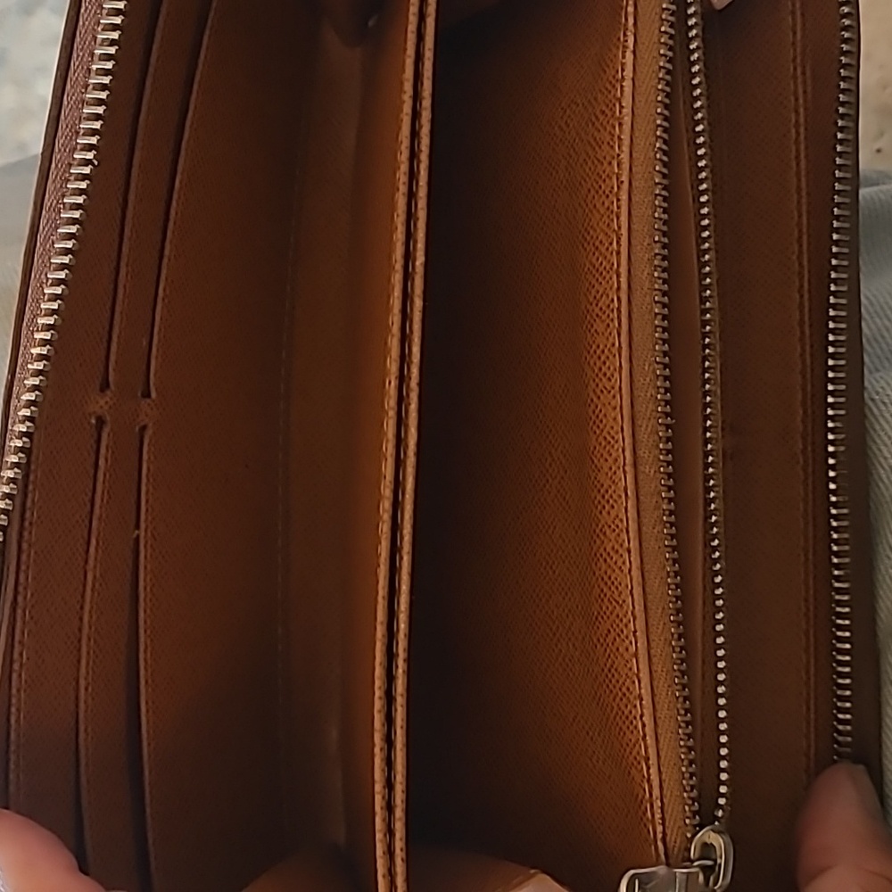 Louis Vuitton Epi Unisex Wallet - Picture 6 of 8
